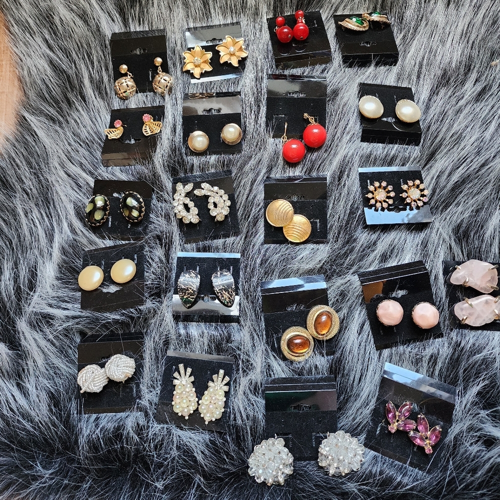 Vintage Clip On Earring Bundle. 21 Pairs.